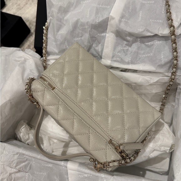 Chanel light grey handle clutch bag with chain - Picture 4 of 10
